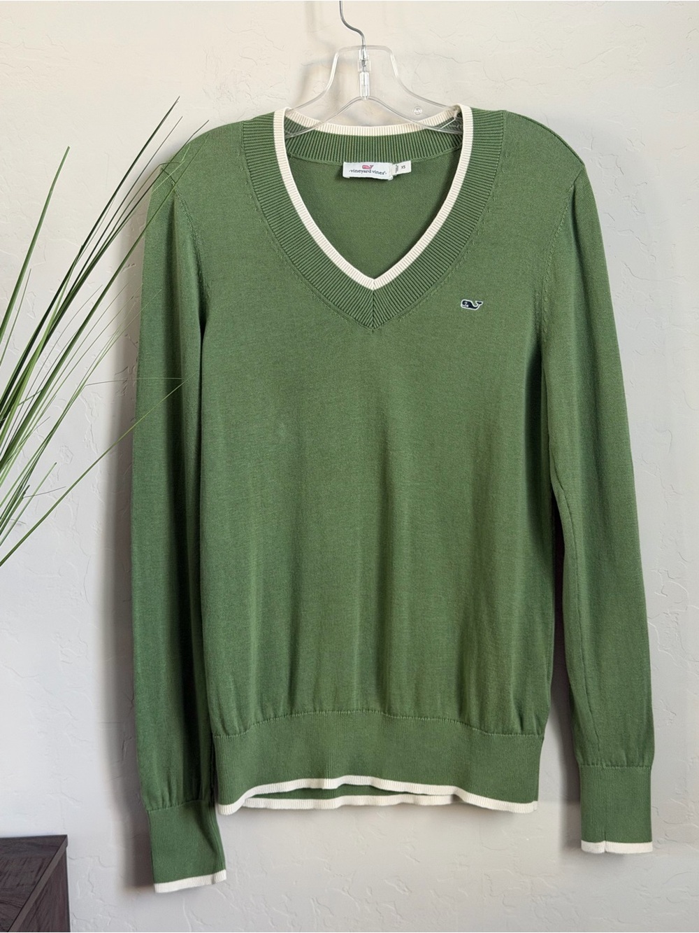 Vineyard Vines 100% Cotton V-Neck Sweater XS Green Whale Logo Preppy